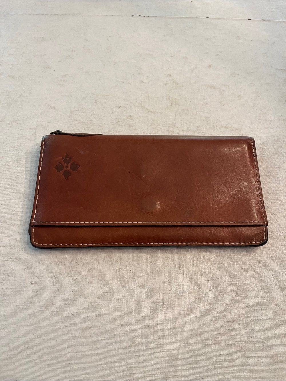 Patricia Nash natural medium Brown Leather Bi-Fold magnetic close Wallet.